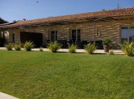 Gîte Genêt - Villa Cassandra, hotel a Tavel