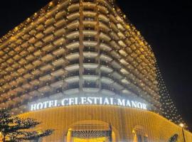 The Grand Estate, hotel na may pool sa Lucknow