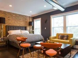 Stadium Residence, Balcony & Parking, Sleeps 8