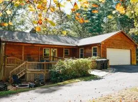 Misty Mountain Getaway - Hot tub & Scenic View