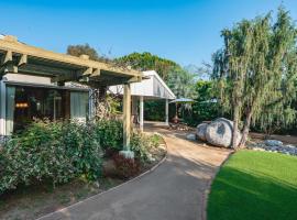 터스틴에 위치한 호텔 Airy Large Backyard Oasis Perfect Family Getaway