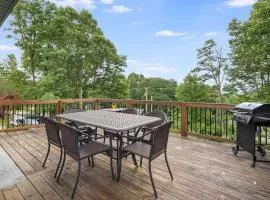Saddle Hills 3 - Mountain Retreat, Balcony, Grill, and 5 Minutes to Downtown!