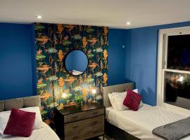 Luxury 6-Bed Retreat • Sleeps 8 • Parking, hotel in Faversham