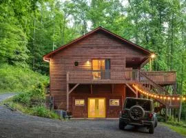 Majestic - Modern Cabin, Hot Tub, & Game Room!