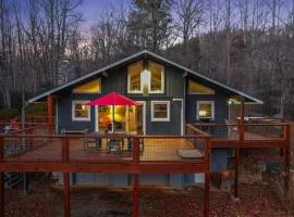 Happiness - Mountain Chalet, Hot Tub, Grill, and Trails!