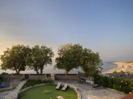 Villa Thalassa next to the beach