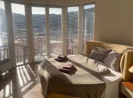 Rooftop apartment with stunning view, hotel i Beli Iskar