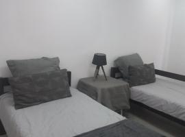 200 on Genazzano, hotel i Densainagar