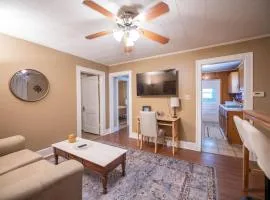 Cozy Urban Home Extra Parking