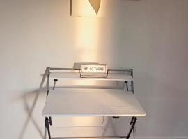 Fletcher Street Hideaway Room 8 with Cozy Vibes, hotel i Atlanta