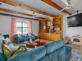 Hill Country Social Club Hot tub & Cowboy Pool