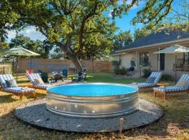 Hill Country Social Club Hot tub & Cowboy Pool