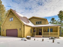 On-Site Trails and Private Beach! Lake Huron Retreat, hotel a Harrisville