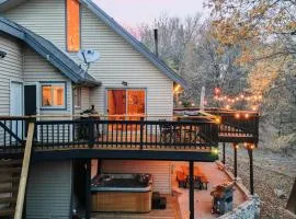 5BDR Hot Tub Deck Firepit Mins to Village Lake The Hilltop by AvantStay