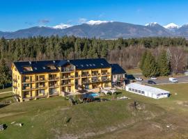 Dovalovec Resort، فندق في ليبتوفسكي هرادوك