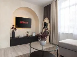 New Modern 2 Bedroom Central Apt Greater Manchester, Sleeps 5, Near Airport with Great Transport Links