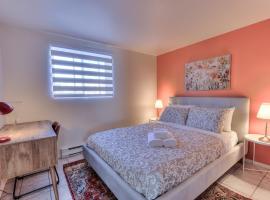 Beautiful Spacious Apartments! 6 guest Vacation home Montreal, hotel v mestu Montréal