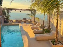 OIKOS Guesthouse & Rooftop