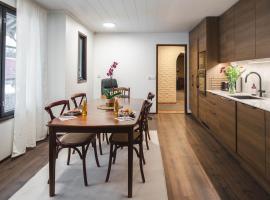 8 Bedroom Central Home with Sauna, hotel in Kokkola