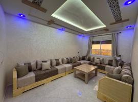 Spacious 3-Bedroom Apartment , Balcony & Garden View ,Free Parking, Oujda, hôtel à Oujda