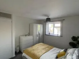 Comfortable room 2 mins walk to hotspur stadium and other amenities close by
