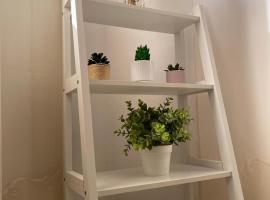 EdenRose Guest House, hotel in Kwabenya