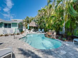 Coastal Getaway - Sea Glass Villa by SeaBreeze Vacation, хотел в Холмс Бийч