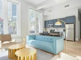 Sleeps 26 Entire 4th Floor in Prime Location The Harlequin by AvantStay