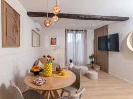 Vieil Antibes - La Clef des Remparts 2BDR & 2 BTH with balcony