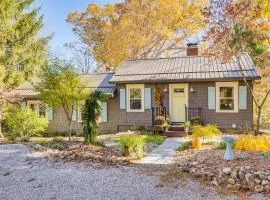 Trails, Wine and Events! Cuyahoga Falls Retreat