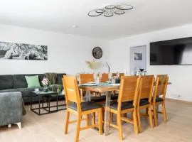 SmartStay Apartment 85 m2, bis 8 Personen, Balkon, Parkplatz, Self Check-in