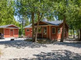 Breezy Woods - Tobermory Waterfront