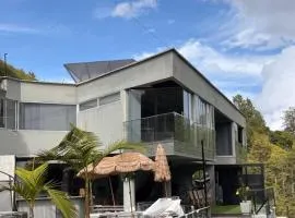 Habitacion en Guatape Royal Garden Suite