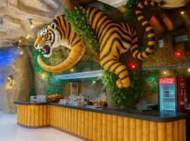Tiger Complex Inn, hotel em Praia de Patong