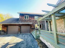 Longview Lake Getaway 4-Bedroom house, hotel in Lees Summit