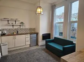 Ground Floor 1 BDR Flat in Norwood near Station