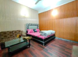 ALZAHIR HOTEL & Guesthouse main Murree Road, hotell i Islamabad