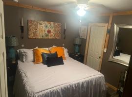 Country Cottage Love Nest Lake Cumberland KING BED, hotel a Burnside