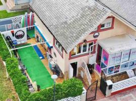 Waves Sound Surf House Completo，位于桑托尼亚的酒店