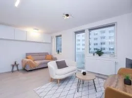 Brand new studio near the Airport with Free Parking