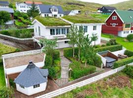 Exclusive Modern Villa with Panoramic Views, Hotel in Vestmanna
