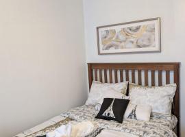 Belle chambre 2 pas Hôpital UQTR Services, hotel i Trois-Rivières