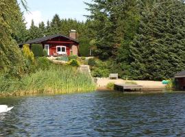 Holiday home in Güster with swimming pool, hotel din Güster