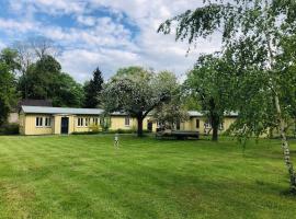 Holiday home on Lake Ruppin, Hotel in Karwe