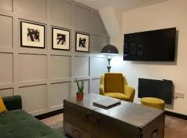 Deluxe fully Kitted 2 King Room Apt with Sofa Bed