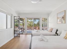 Large 2-Double-Bed Room Near Hurstville Station - Shared Bathroom & Kitchen, hotel din Sydney