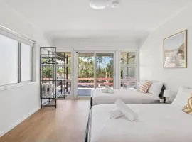 Large 2-Double-Bed Room Near Hurstville Station - Shared Bathroom & Kitchen