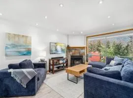 3BR in Whistler Creek Ridge, Ski In, Ski Out, Private Hot Tub, Wood Burning Fireplace, Private Garage