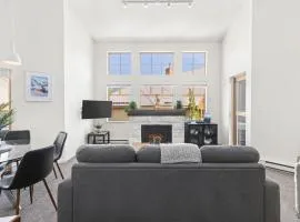 3BR in Tyndall Stone Lodge, Village Location with Olympic Plaza Views, Fireplace, Hot Tub