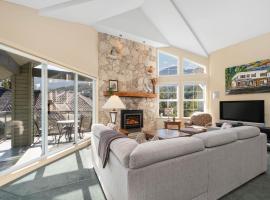 2BR in The Lynx, Family Sized, Mountain Views, Private Balcony, Tranquil Location, Parking – hotel w mieście Whistler